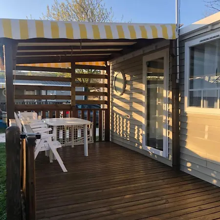 Spacieux Avec Piscine Partagée à Châteauneuf-de-galaure