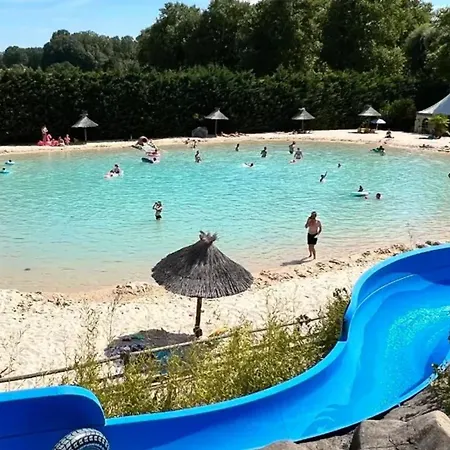 Spacieux Avec Piscine Partagee A