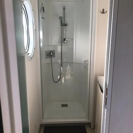 Spacieux Avec Piscine Partagée à Châteauneuf-de-galaure