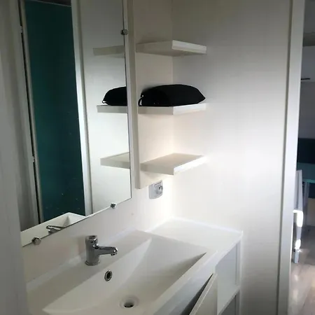 Hébergement de vacances Spacieux Avec Piscine Partagée à Châteauneuf-de-galaure