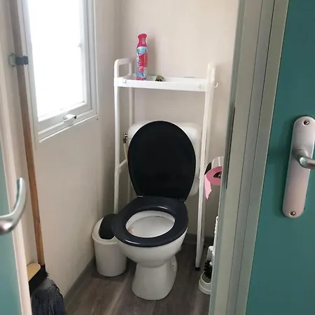 Spacieux Avec Piscine Partagée à Châteauneuf-de-galaure *