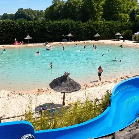 Spacieux Avec Piscine Partagée à Châteauneuf-de-galaure Сasa de vacaciones *