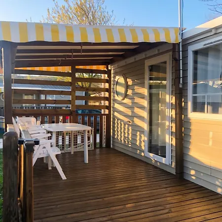 Spacieux Avec Piscine Partagée à Châteauneuf-de-galaure