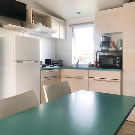 Spacieux Avec Piscine Partagée à Châteauneuf-de-galaure Сasa de vacaciones *