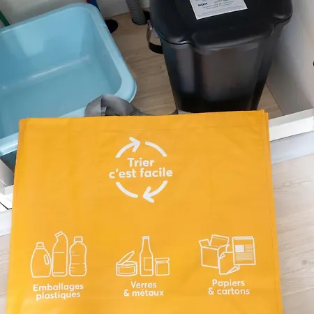 Сasa de vacaciones Spacieux Avec Piscine Partagée à Châteauneuf-de-galaure