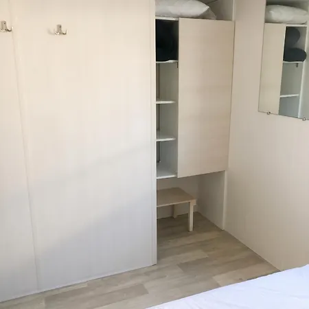 Сasa de vacaciones Spacieux Avec Piscine Partagée à Châteauneuf-de-galaure *